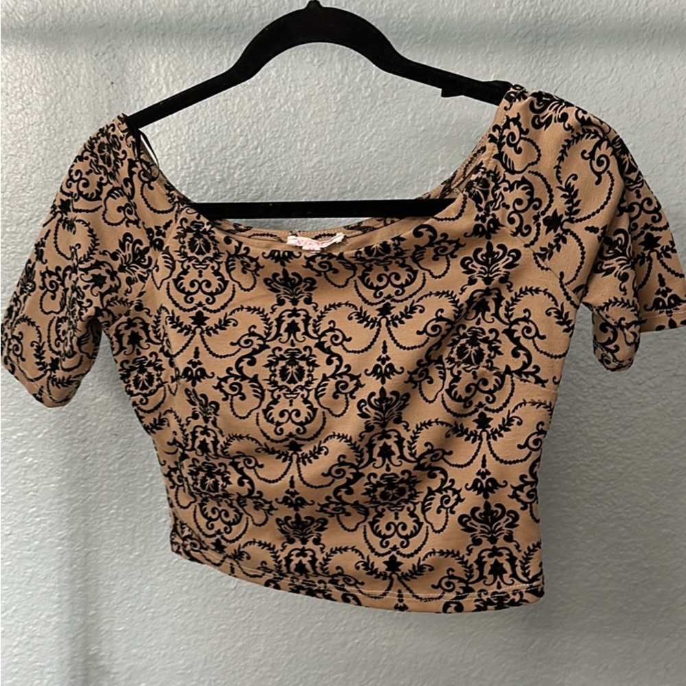Agaci tan and black crop top size medium